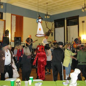 Howl at moon during animal shelter&nbsp;fundraiser