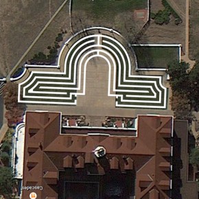 Stanley Hotel holds hedge maze&nbsp;competition