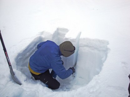Avalanche_testing_snow_pit
