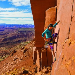 Community gathers to support injured&nbsp;climber